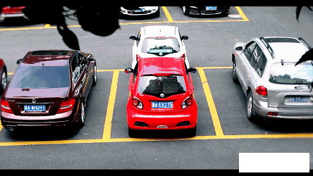 視頻：停車解鎖新“姿勢(shì)”，國內(nèi)首個(gè)斜置式停車場(chǎng)