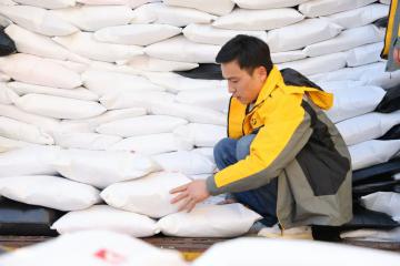 一條龍服務(wù)，韻達(dá)網(wǎng)點抓住“羽絨服”熱銷商機(jī)
